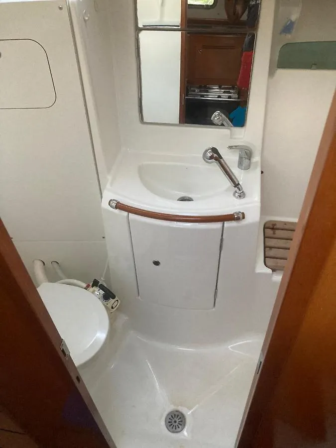 Le Voilier Dans La Baie Des Saintes Hotel Terre-De-Haut Botel